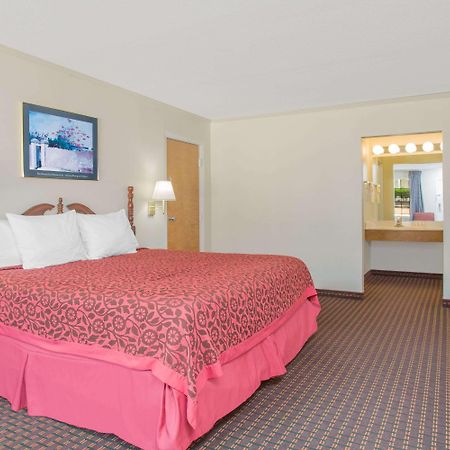 Days Inn Милледжвилл Экстерьер фото