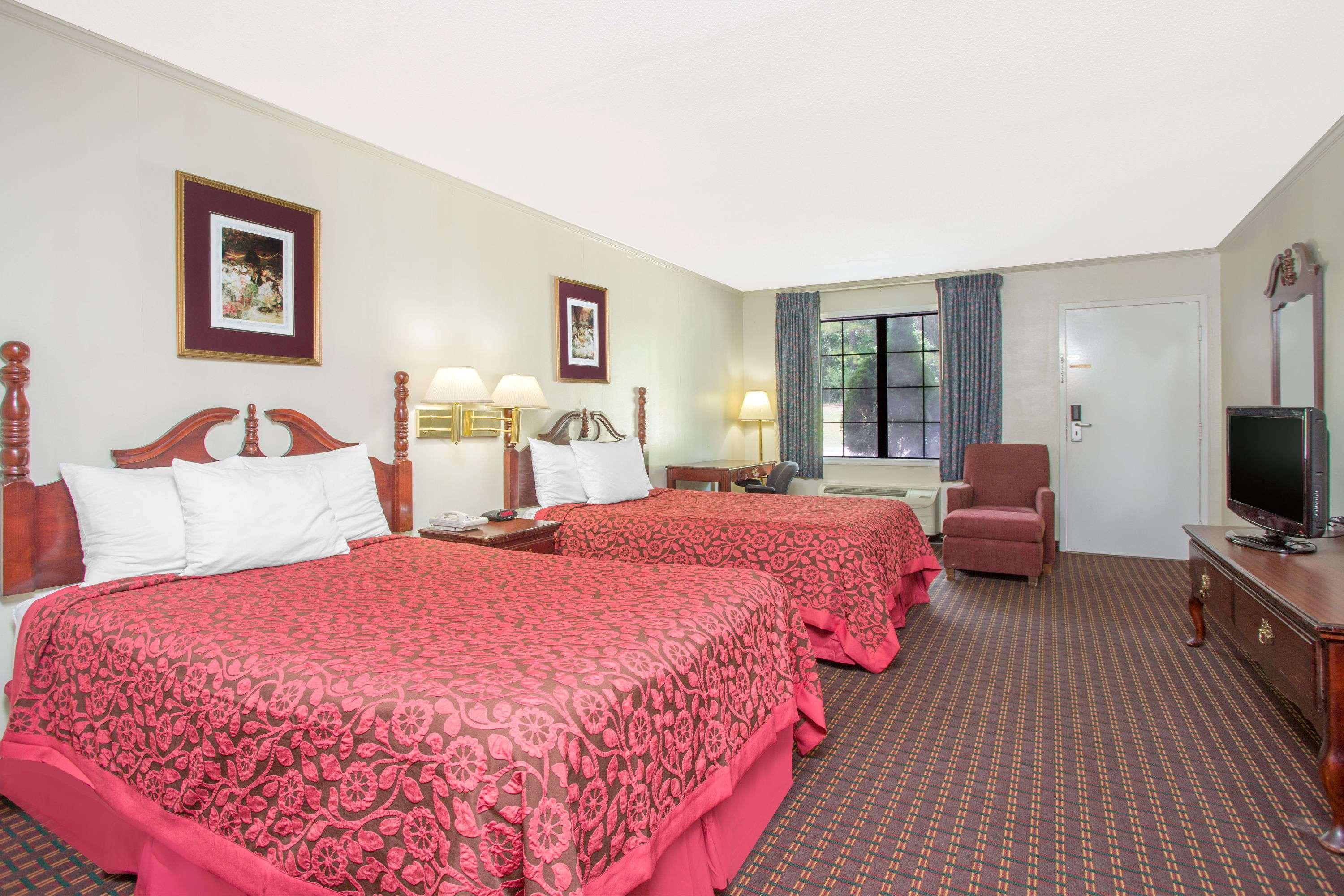 Days Inn Милледжвилл Экстерьер фото