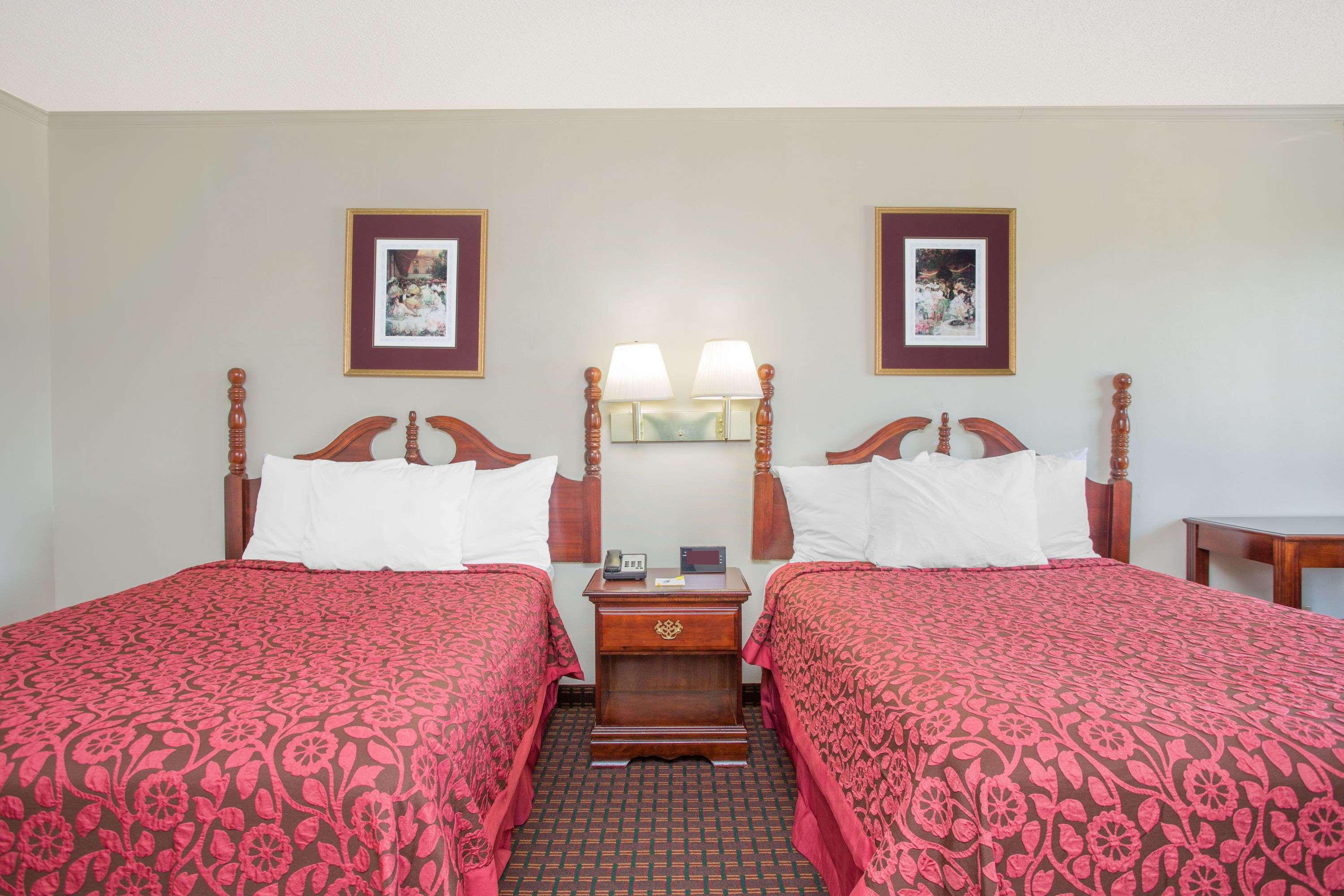Days Inn Милледжвилл Экстерьер фото