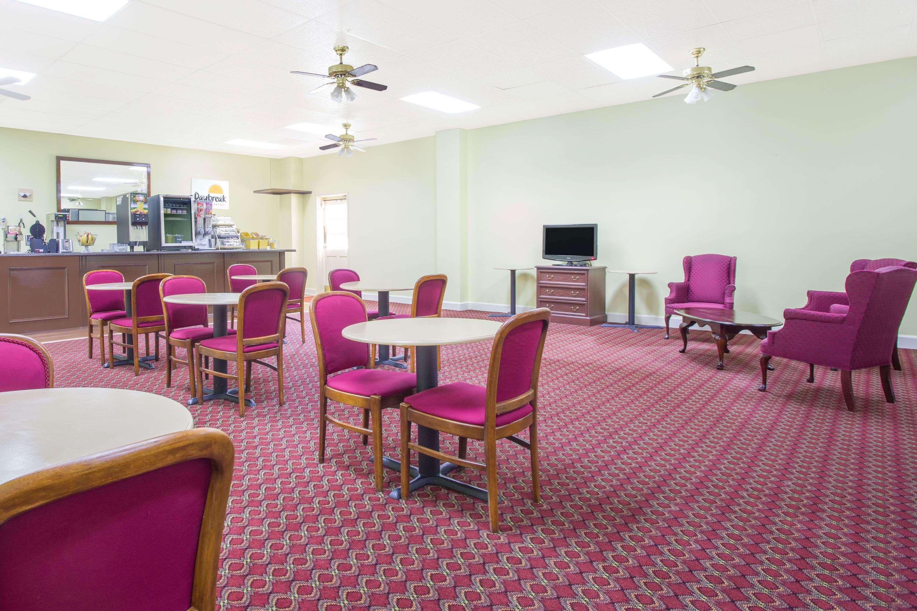 Days Inn Милледжвилл Экстерьер фото