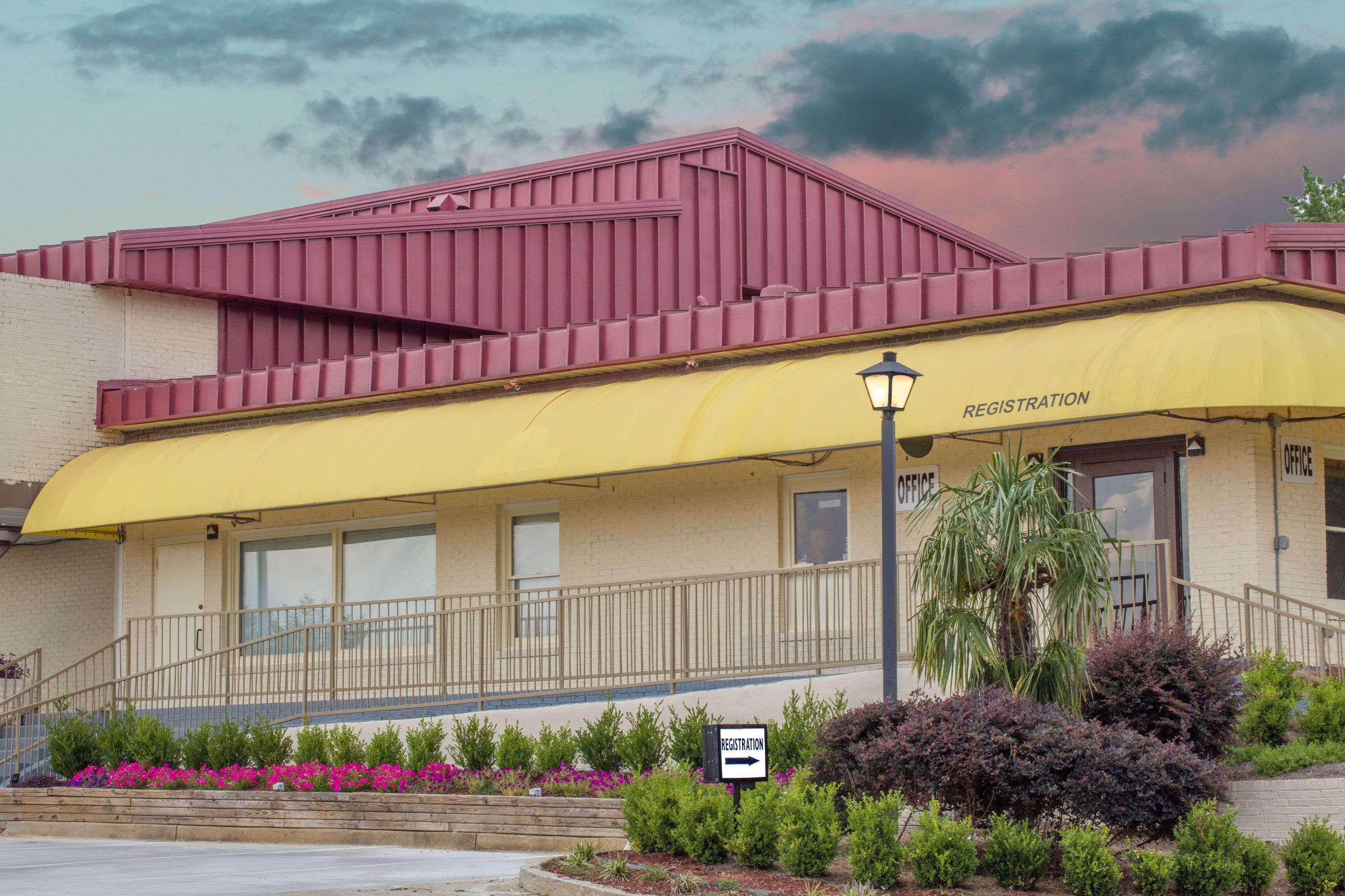 Days Inn Милледжвилл Экстерьер фото