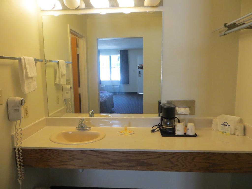 Days Inn Милледжвилл Экстерьер фото