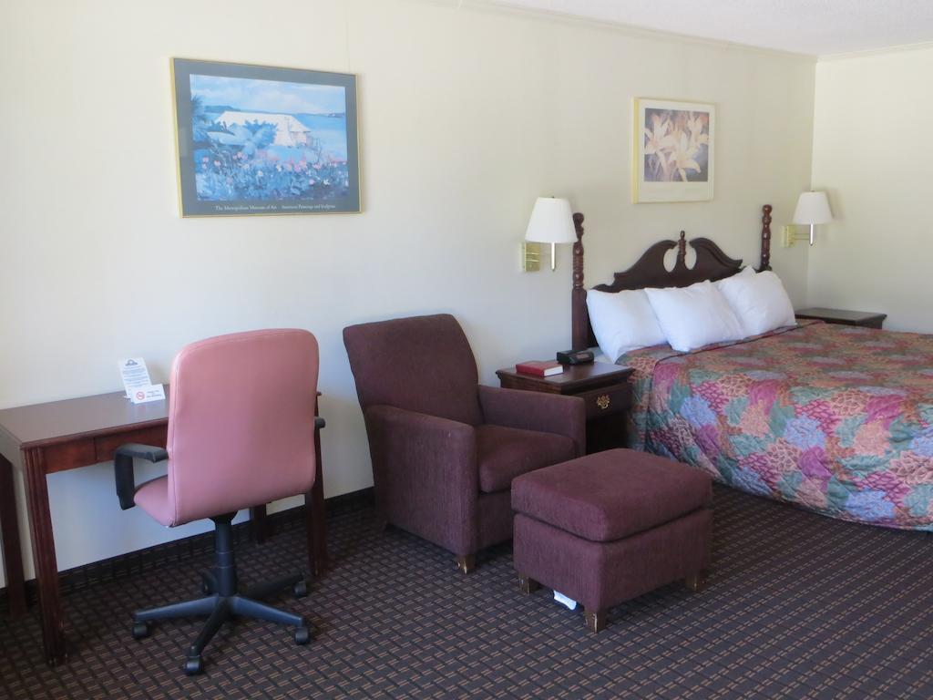 Days Inn Милледжвилл Экстерьер фото