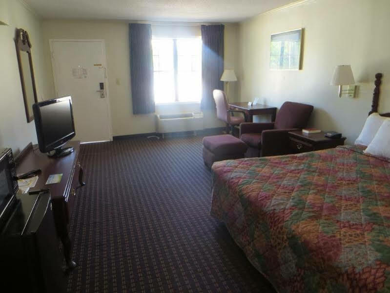 Days Inn Милледжвилл Экстерьер фото